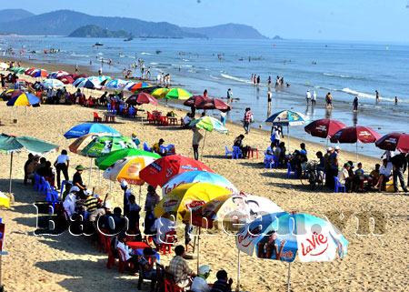 Ouverture de la saison du tourisme de mer de cua lo 2012